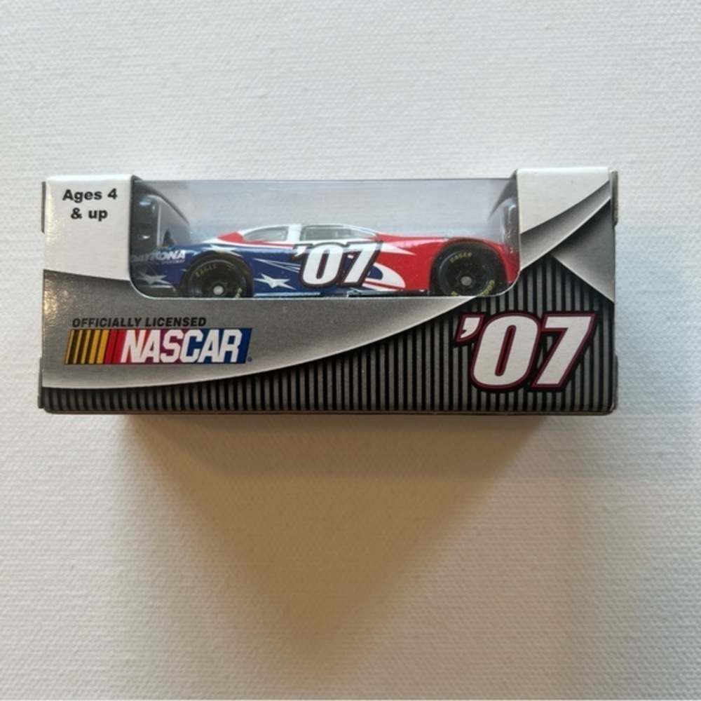 New Daytona‎ 500 '07 NASCAR Diecast Car 1:64 Elliott Sadler Ford (A3) - Picture 2 of 6